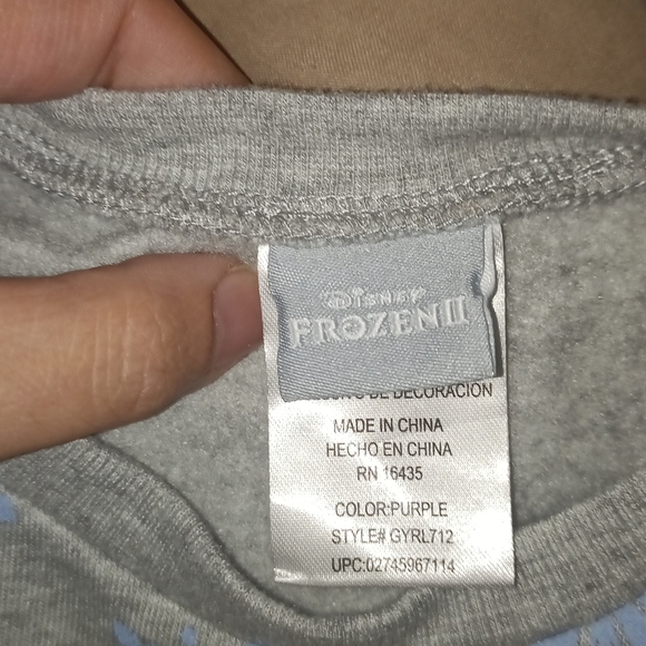 DISNEY FROZEN II-NWOT- SOFT-GREY-GIRL'S-SWEATSHIRT-2T - Picture 6 of 6